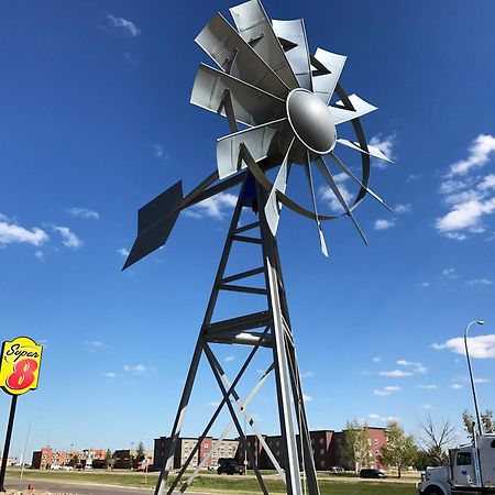 Super 8 By Wyndham Kindersley Exterior foto