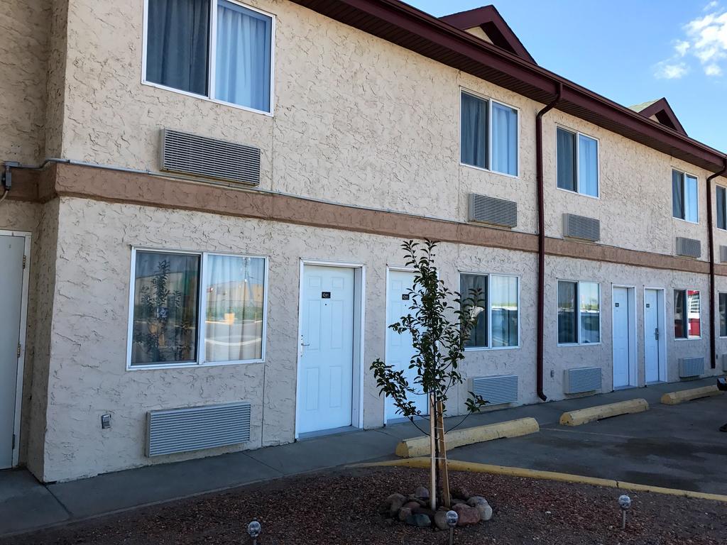 Super 8 By Wyndham Kindersley Exterior foto